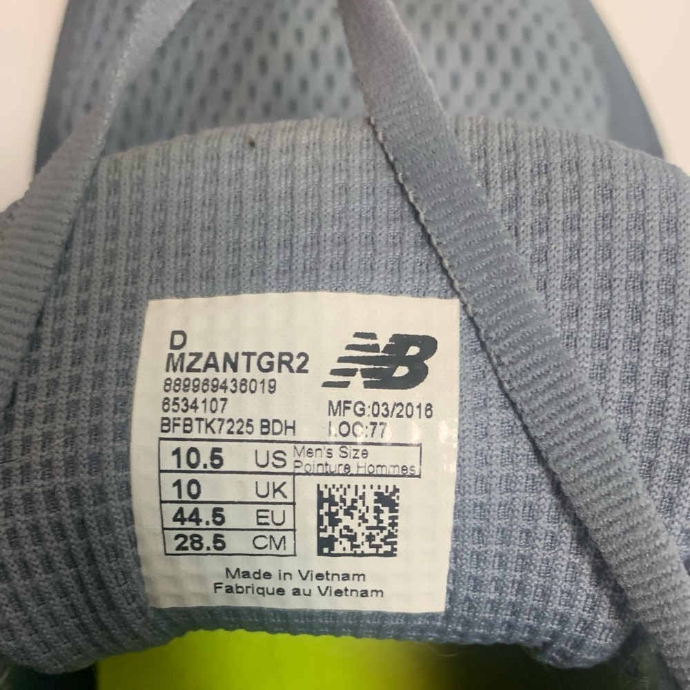 NEW BALANCE RUNNING SHOES - Picture 4 of 4